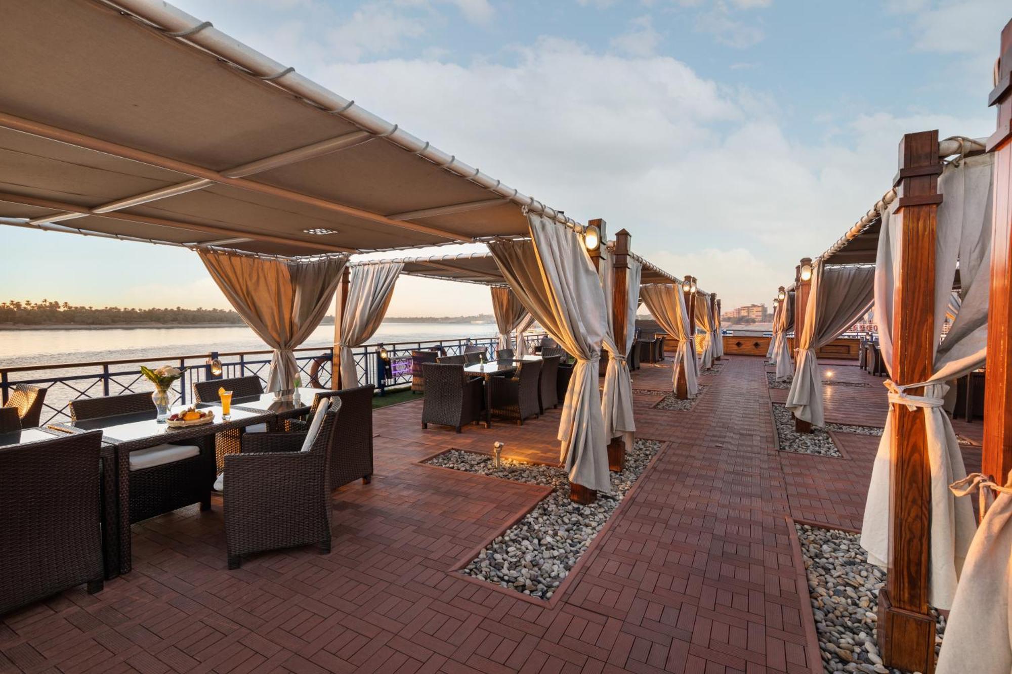 M/S Esmeralda Nile Cruise - 4 Or 7 Nights From Luxor Each Monday And 03 Nights From Aswan Each Friday Eksteriør billede