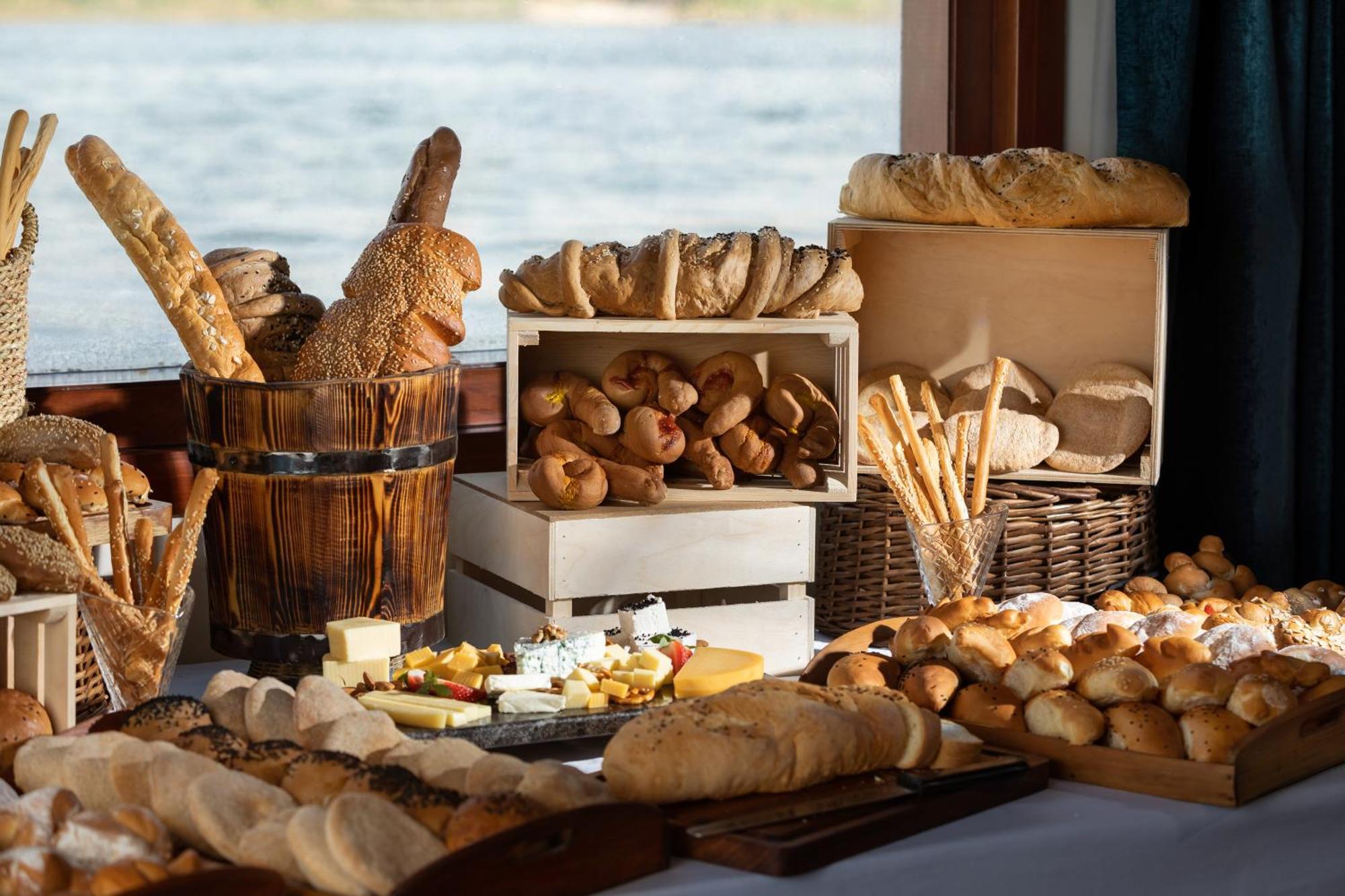 M/S Esmeralda Nile Cruise - 4 Or 7 Nights From Luxor Each Monday And 03 Nights From Aswan Each Friday Eksteriør billede