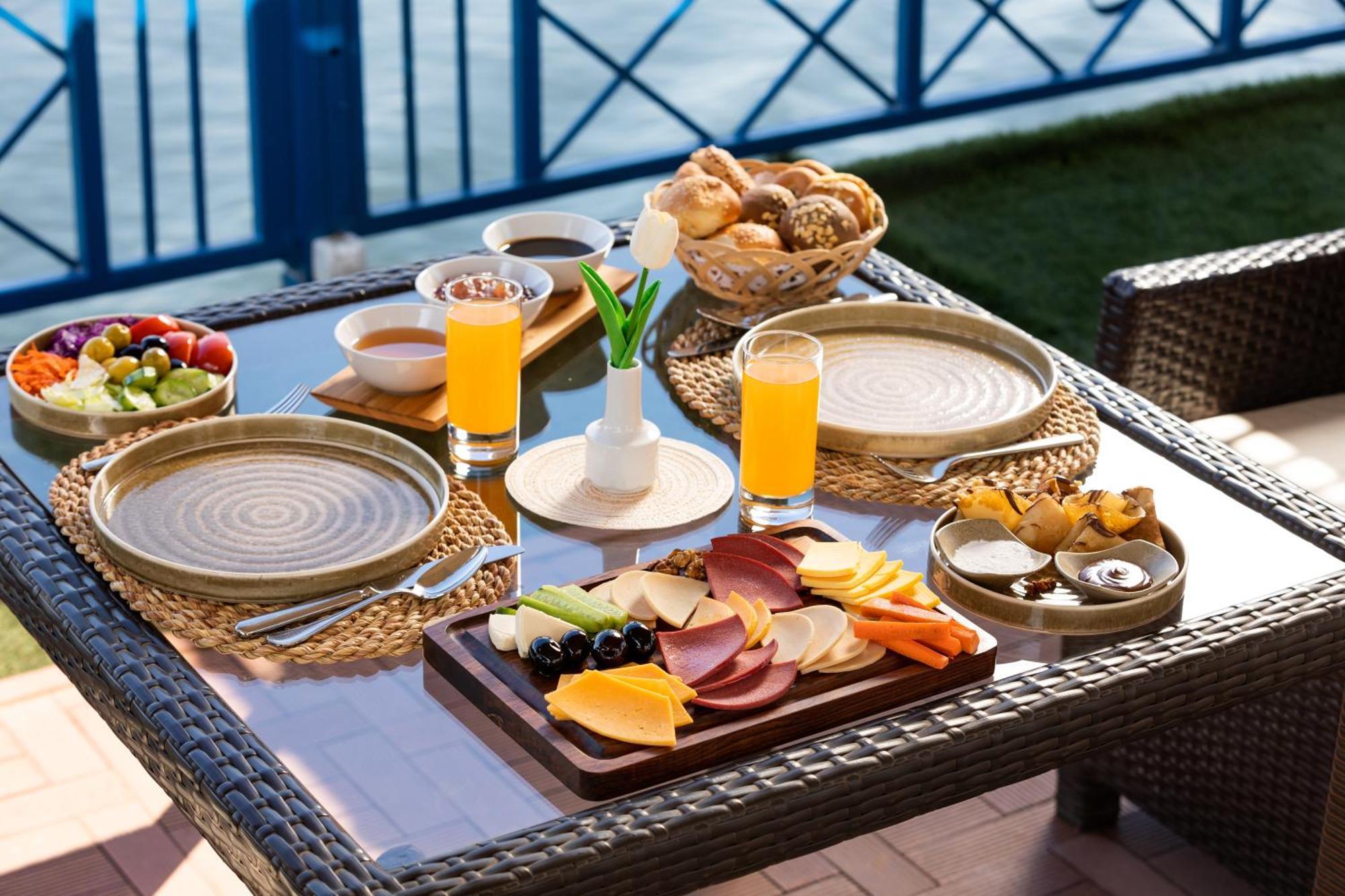 M/S Esmeralda Nile Cruise - 4 Or 7 Nights From Luxor Each Monday And 03 Nights From Aswan Each Friday Eksteriør billede